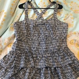 Used 100% silk Banana Republic side zip tank L